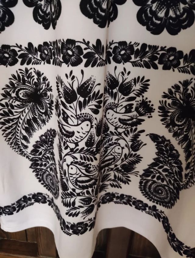 Vestido blanco y negro de 101 idees.