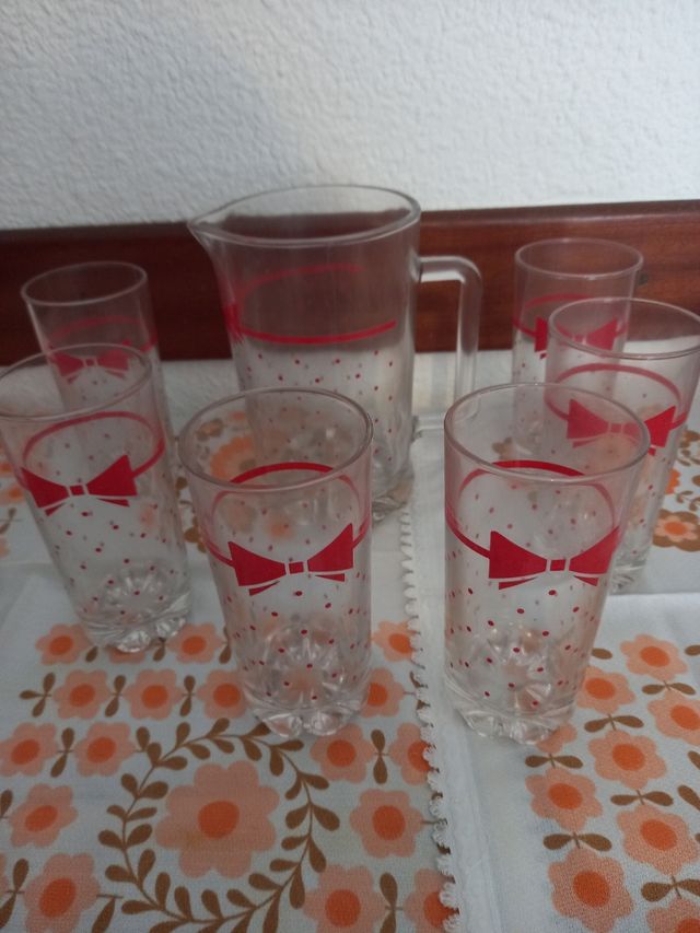 Jarra y vasos vintage