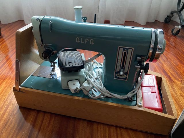 Maquina de coser Alfa