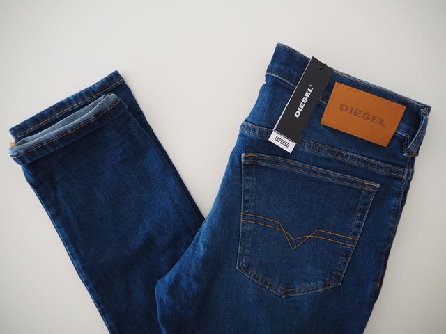 Diesel Yennox. Pantalón vaquero. W31 L32