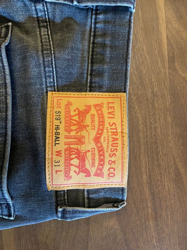 Levis 519 extreme skinny color negro