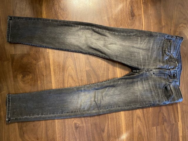 Levis 519 extreme skinny color negro