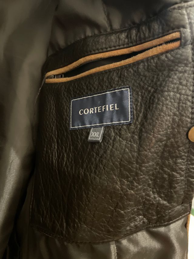 Chaquetón de piel color marrón oscuro