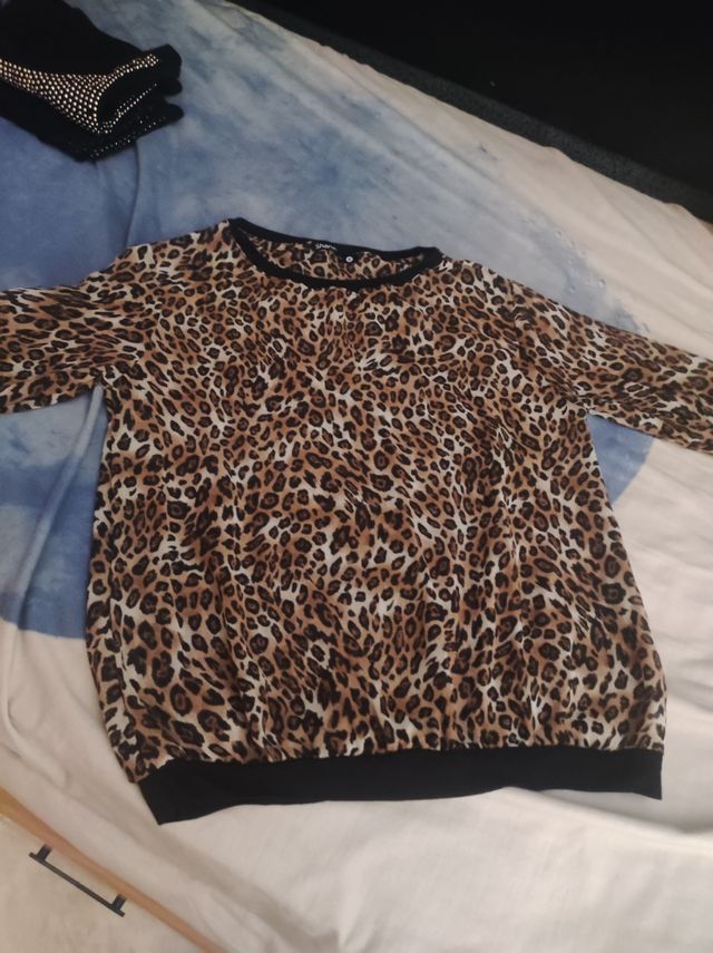 Blusas, cada una 5 euros