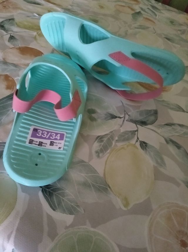 chanclas de piscina