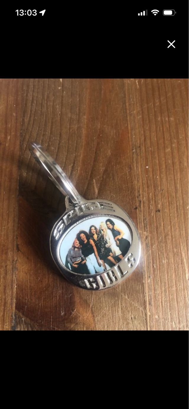 Llavero/medalla SPICE GIRLS y CORRECAMINOS