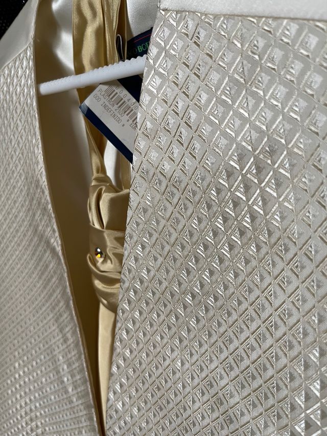 Chaleco y corbaton a estrenar novio