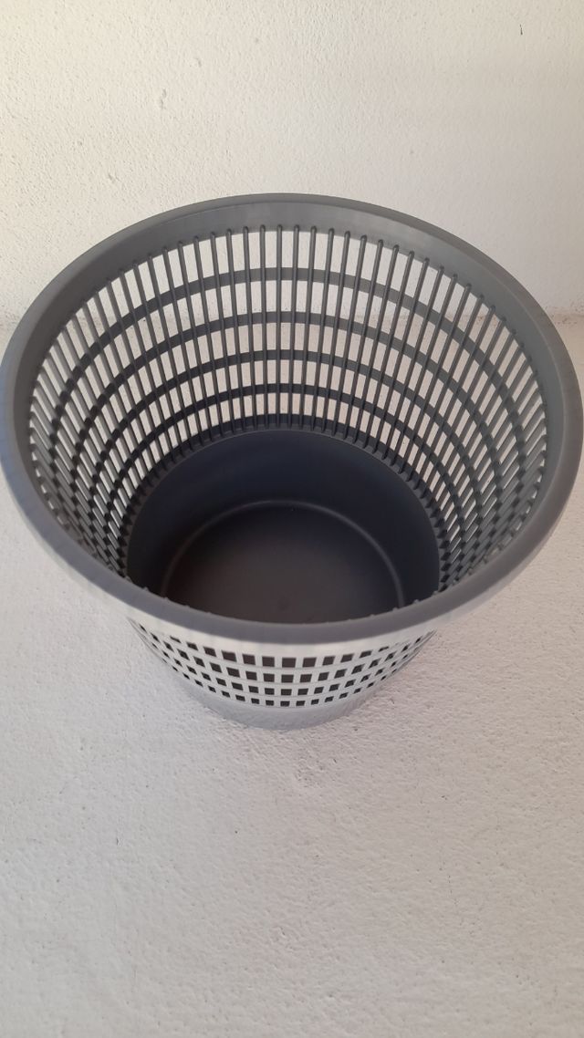Cestino classico in plastica.