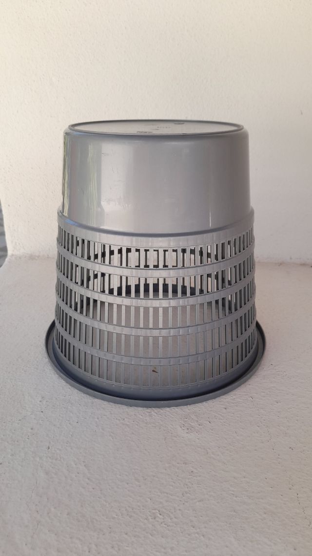 Cestino classico in plastica.