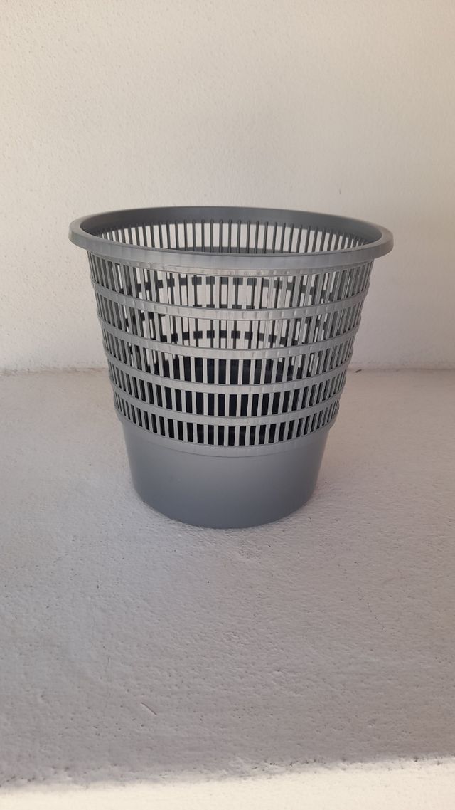 Cestino classico in plastica.