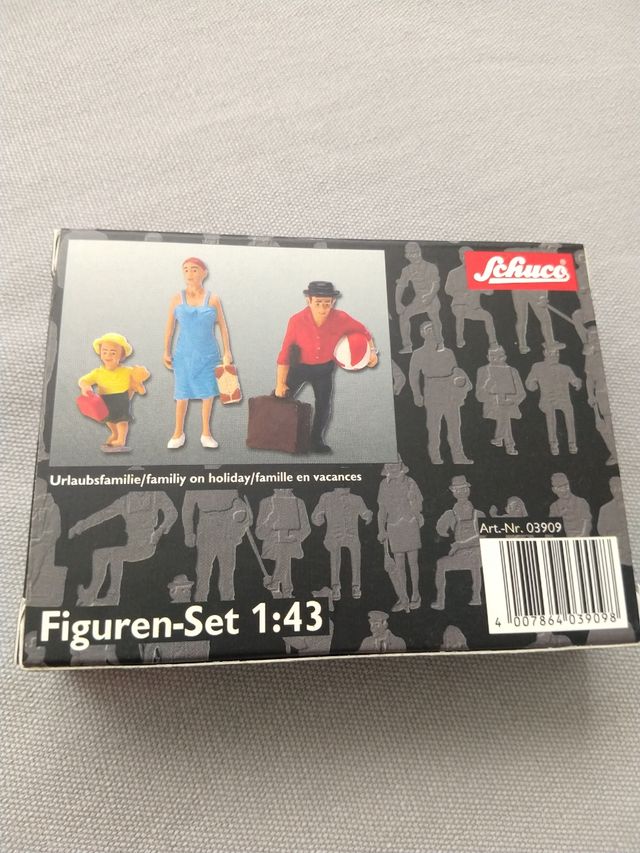 Figuras familia de vacaciones 1/43 de Schuco