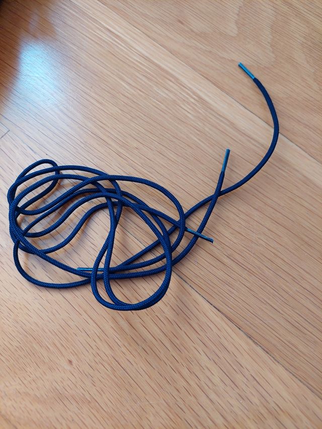 Zapatos niña en ante y charol. Usados una vez.