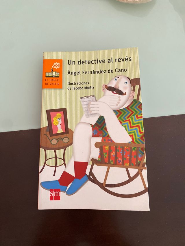 Libro un detective al revés