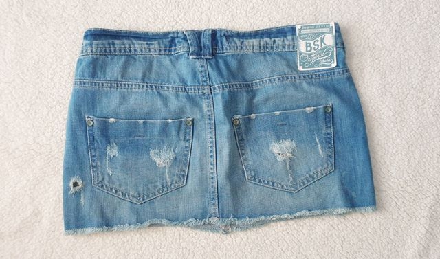 Falda vaquera talla XS MARCA bershka