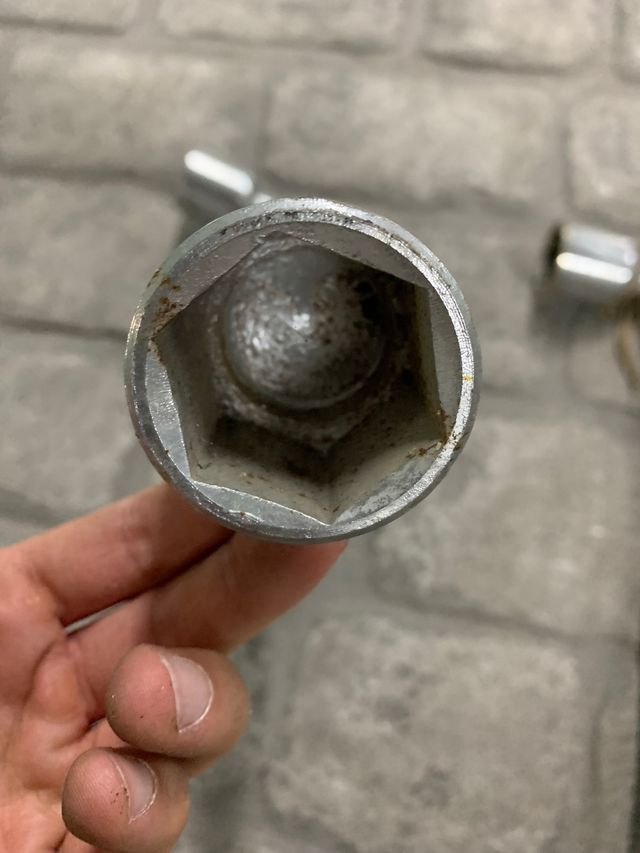 Llaves Acodadas de Tubo 32