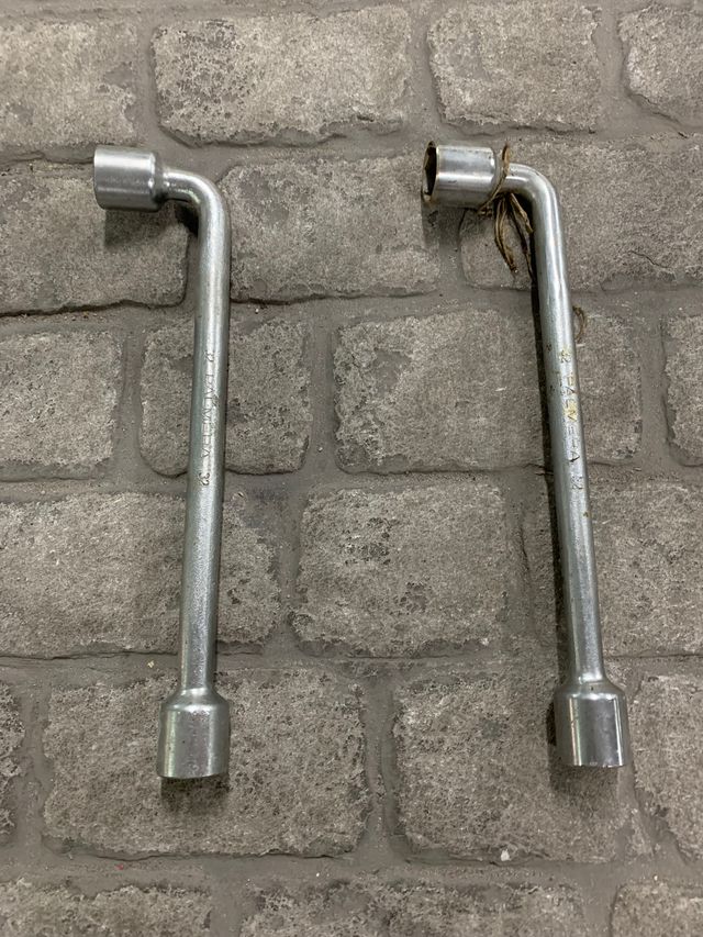 Llaves Acodadas de Tubo 32