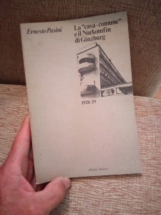 La" casa- comune" eil Narkomfin di Ginzburg.