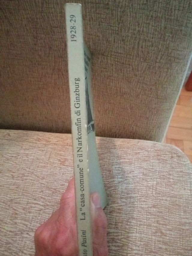 La" casa- comune" eil Narkomfin di Ginzburg.