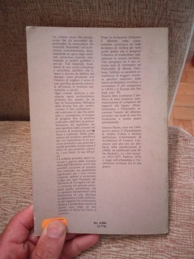 La" casa- comune" eil Narkomfin di Ginzburg.