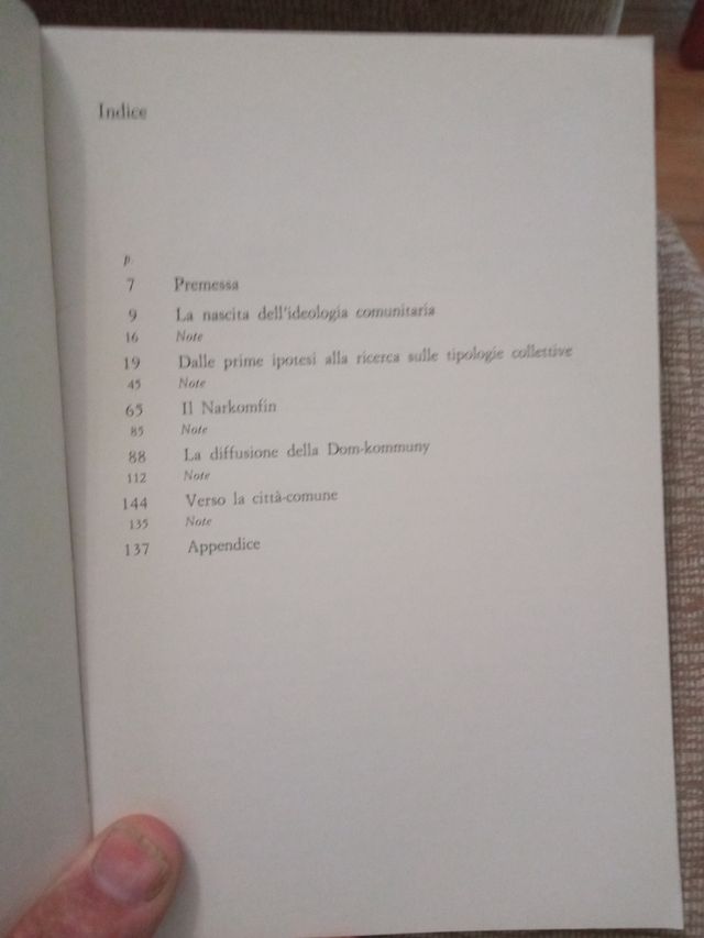 La" casa- comune" eil Narkomfin di Ginzburg.