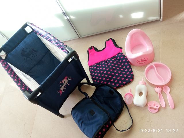 Cuna de viaje, bandolera, body, orinal y menaje