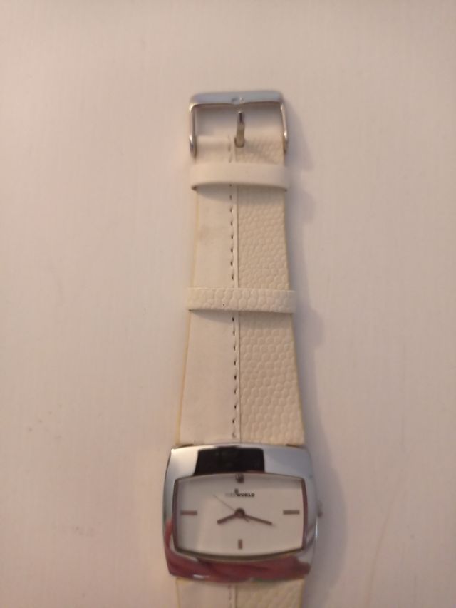 Reloj de pulsera nuevo