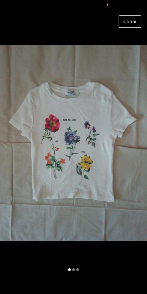 Top blanco con flores Bershka
