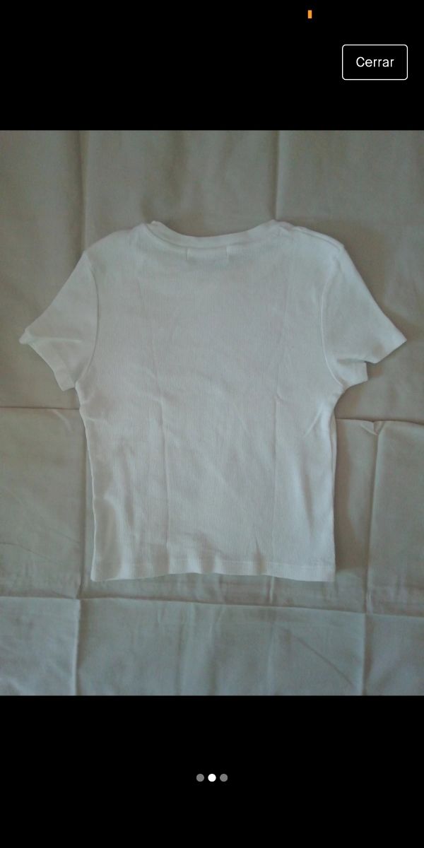 Top blanco con flores Bershka