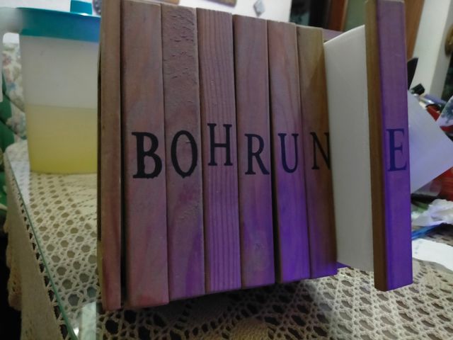 Caja fotos, pizarra corcho, reloj arena