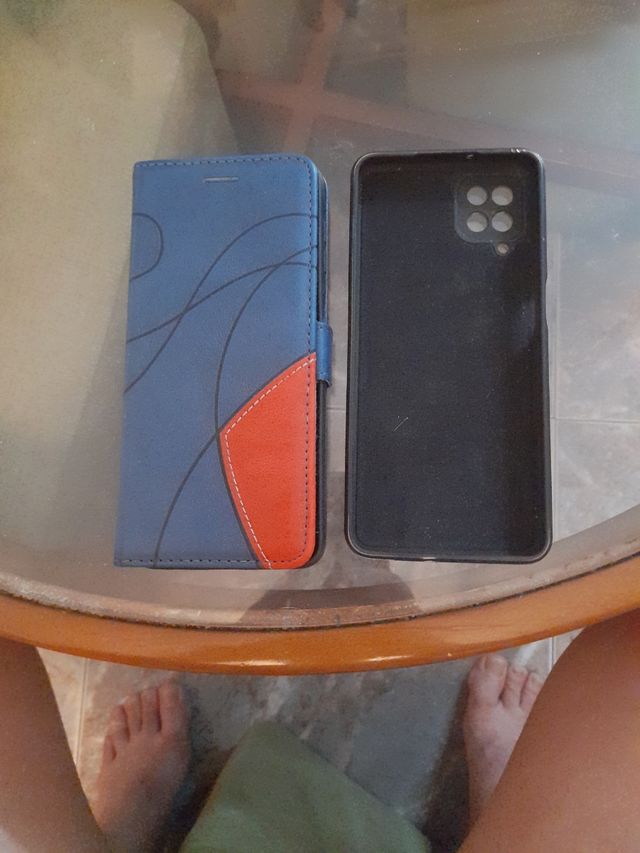 2 carcasas de Samsung a12 o m12 valen para ambos