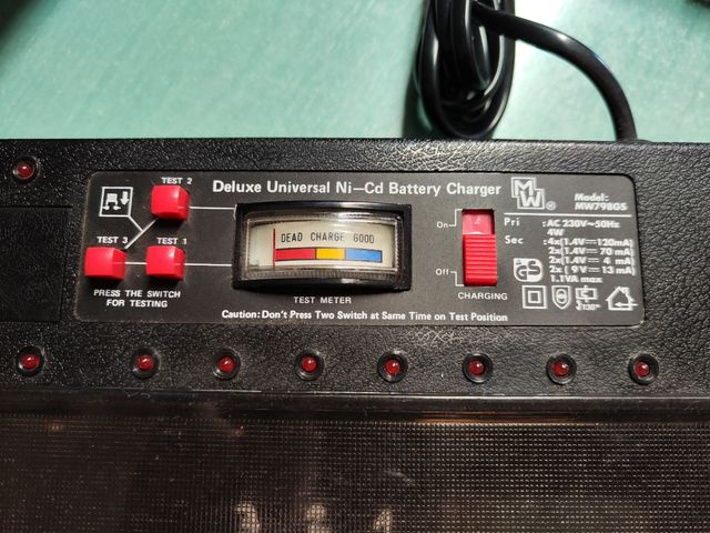 Cargador universal de baterias.