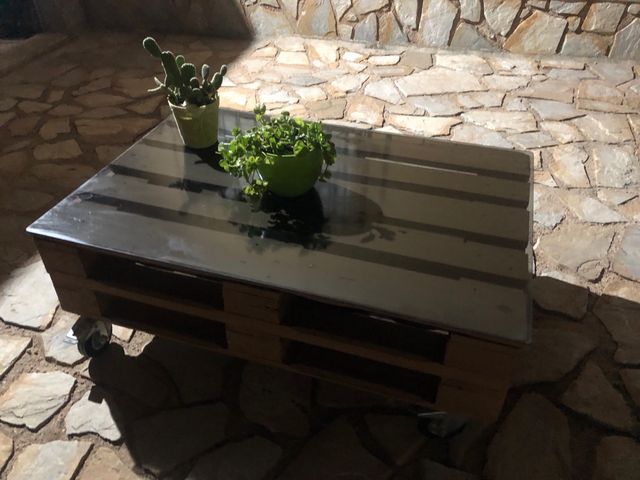 Mesa de palet con ruedas y Cristal