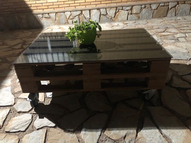 Mesa de palet con ruedas y Cristal