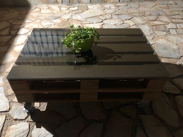 Mesa de palet con ruedas y Cristal