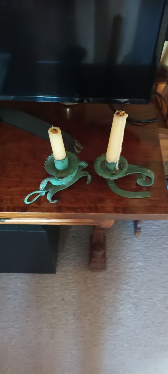 Dos Portavelas de hierro vintage.