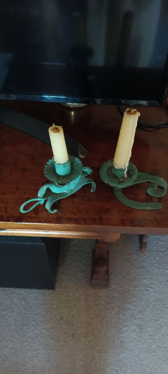 Dos Portavelas de hierro vintage.