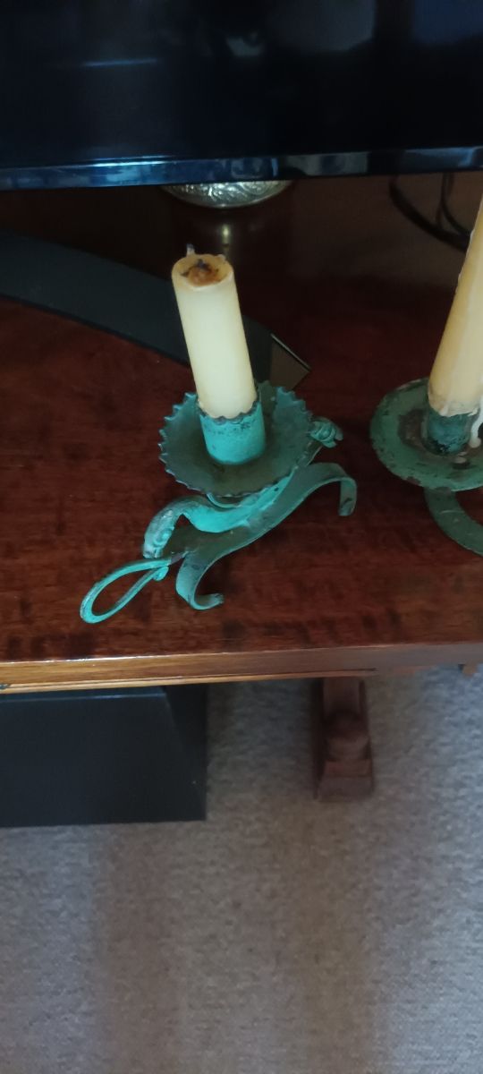 Dos Portavelas de hierro vintage.