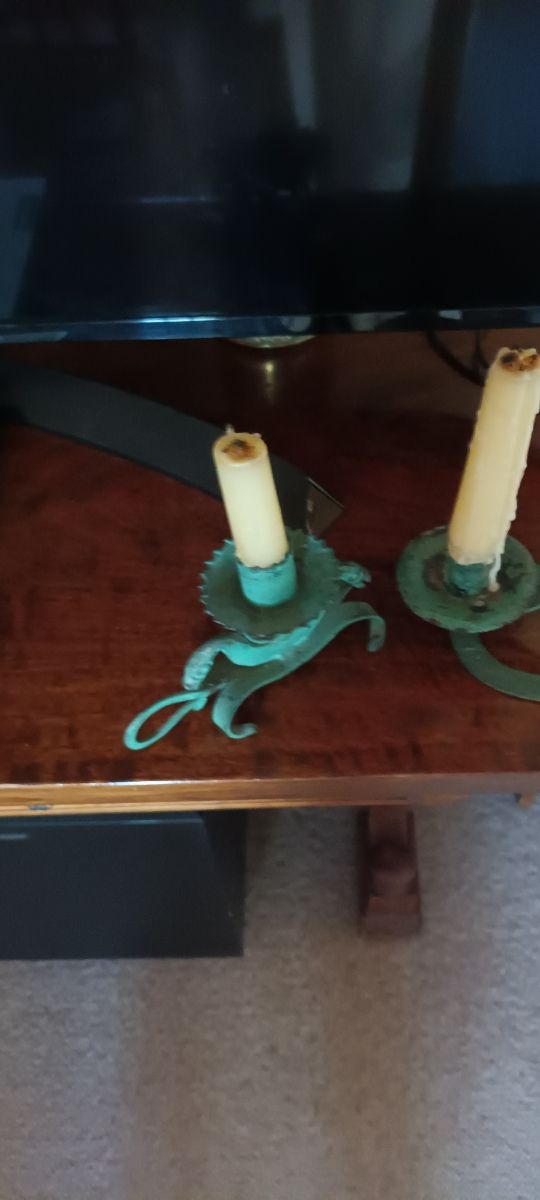 Dos Portavelas de hierro vintage.