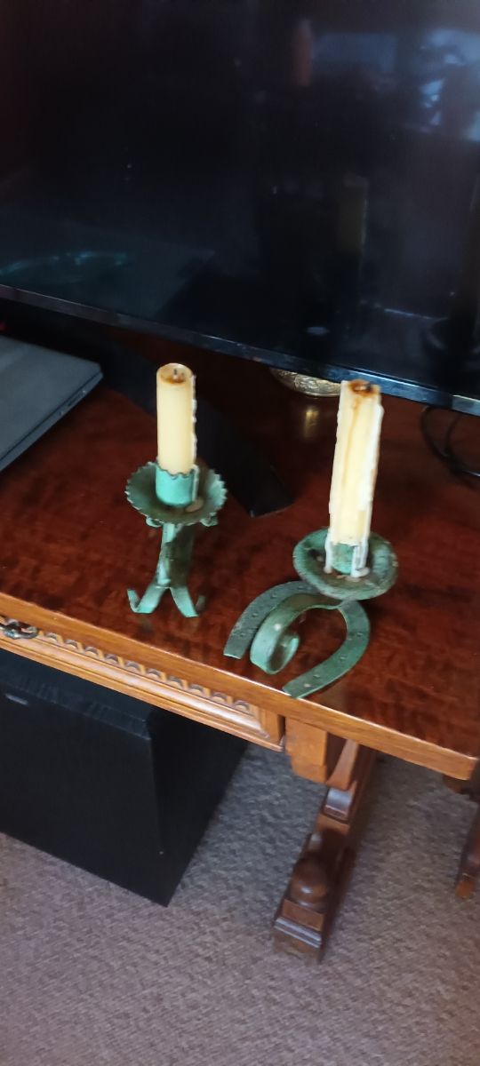 Dos Portavelas de hierro vintage.