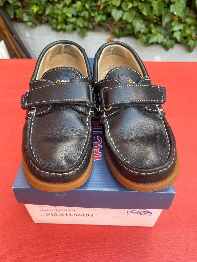 Zapatos mocasines número 33.