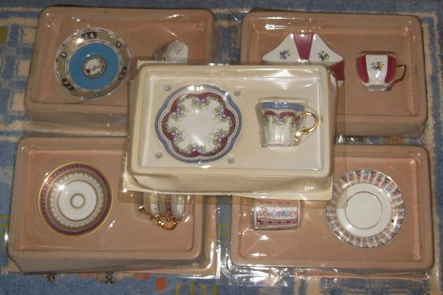 LOTE DE 5 CONJUNTOS DE TACITAS CON PLATO VINTAGE