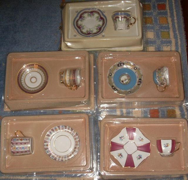 LOTE DE 5 CONJUNTOS DE TACITAS CON PLATO VINTAGE