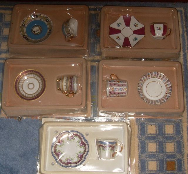 LOTE DE 5 CONJUNTOS DE TACITAS CON PLATO VINTAGE