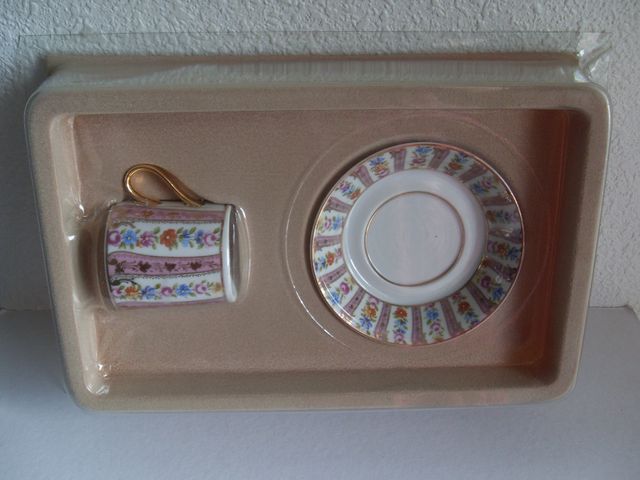 LOTE DE 5 CONJUNTOS DE TACITAS CON PLATO VINTAGE