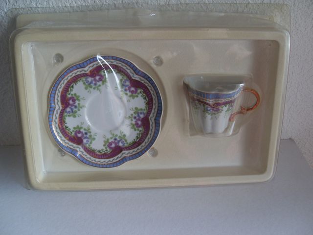 LOTE DE 5 CONJUNTOS DE TACITAS CON PLATO VINTAGE