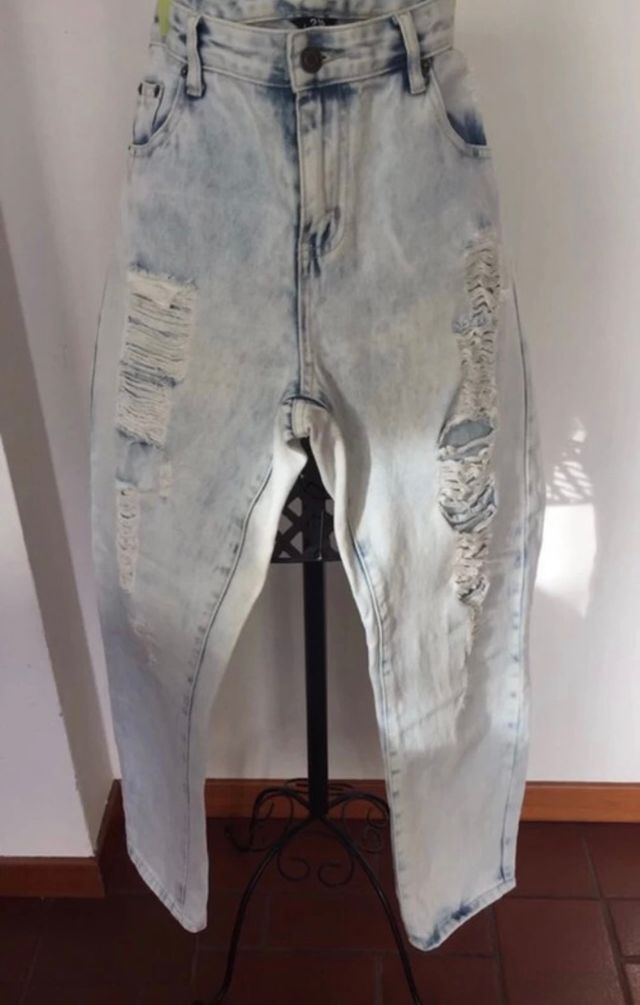 Jeans strappati taglia L 