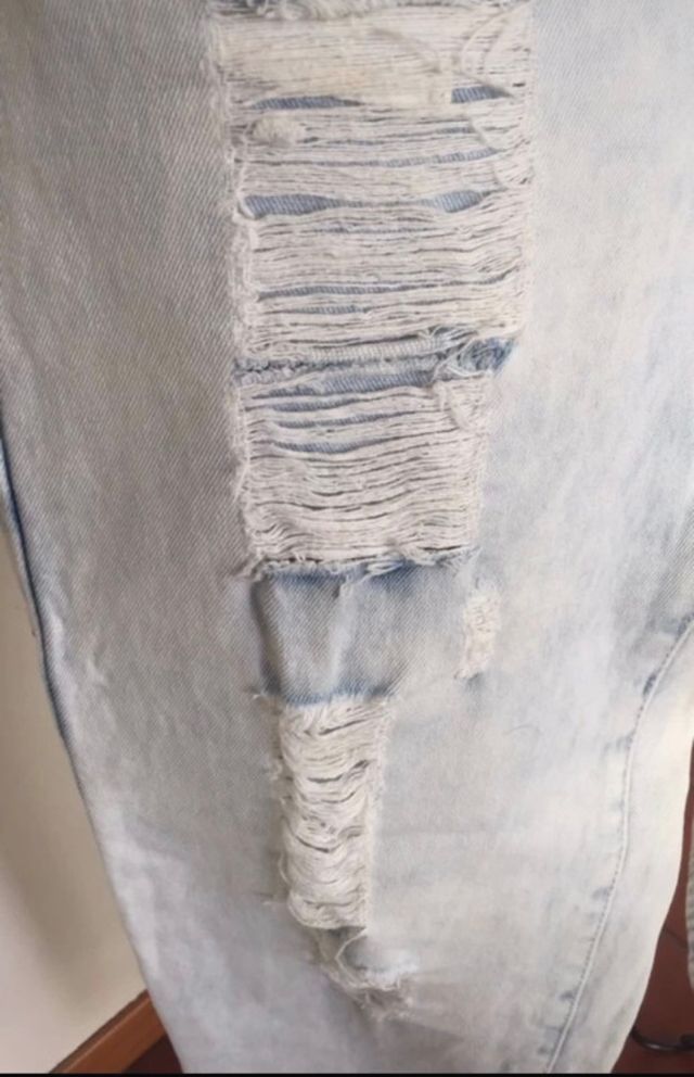 Jeans strappati taglia L 