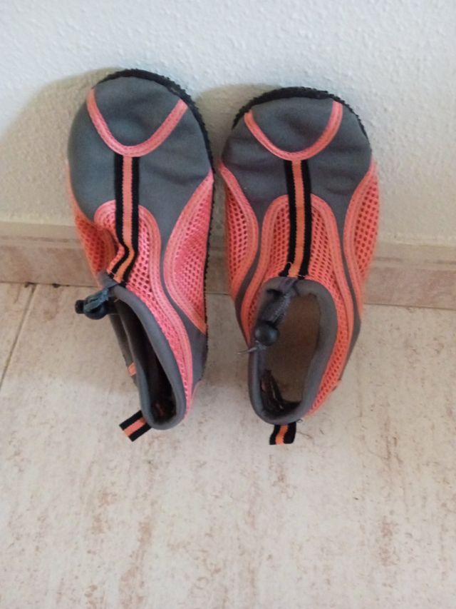 "Escarpines" o Zapatillas de rio