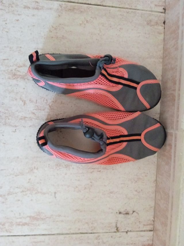 "Escarpines" o Zapatillas de rio