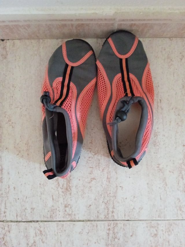 "Escarpines" o Zapatillas de rio